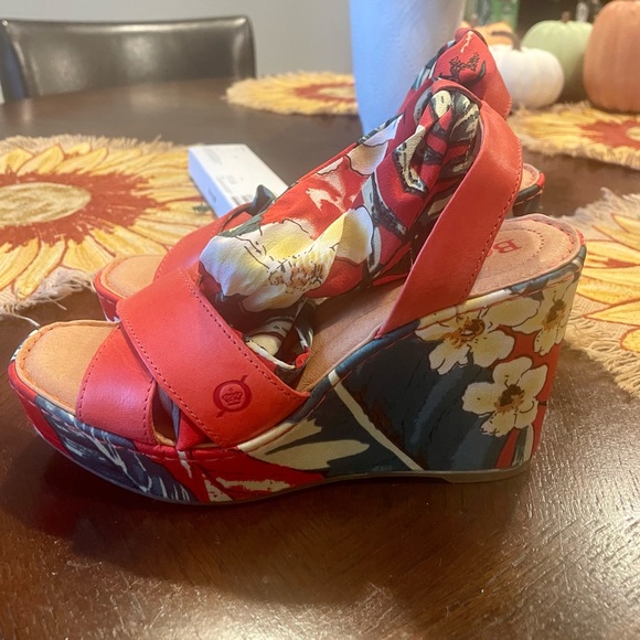 Born Wedges in Red all Leather.  They size 6 - Picture 2 of 7